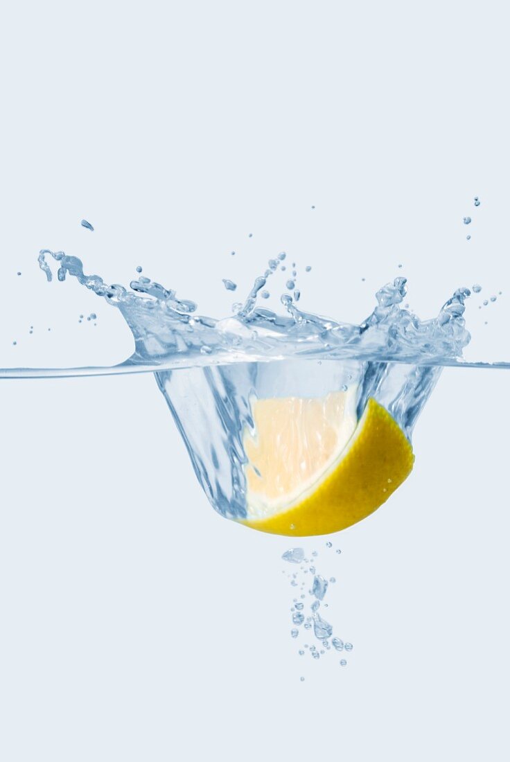 lemon wedge in water