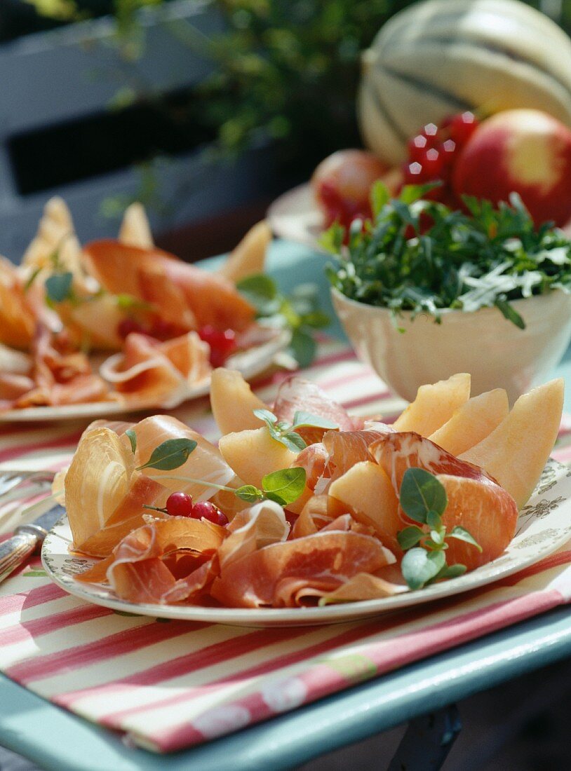 Teller mit Parmaschinken und Melone