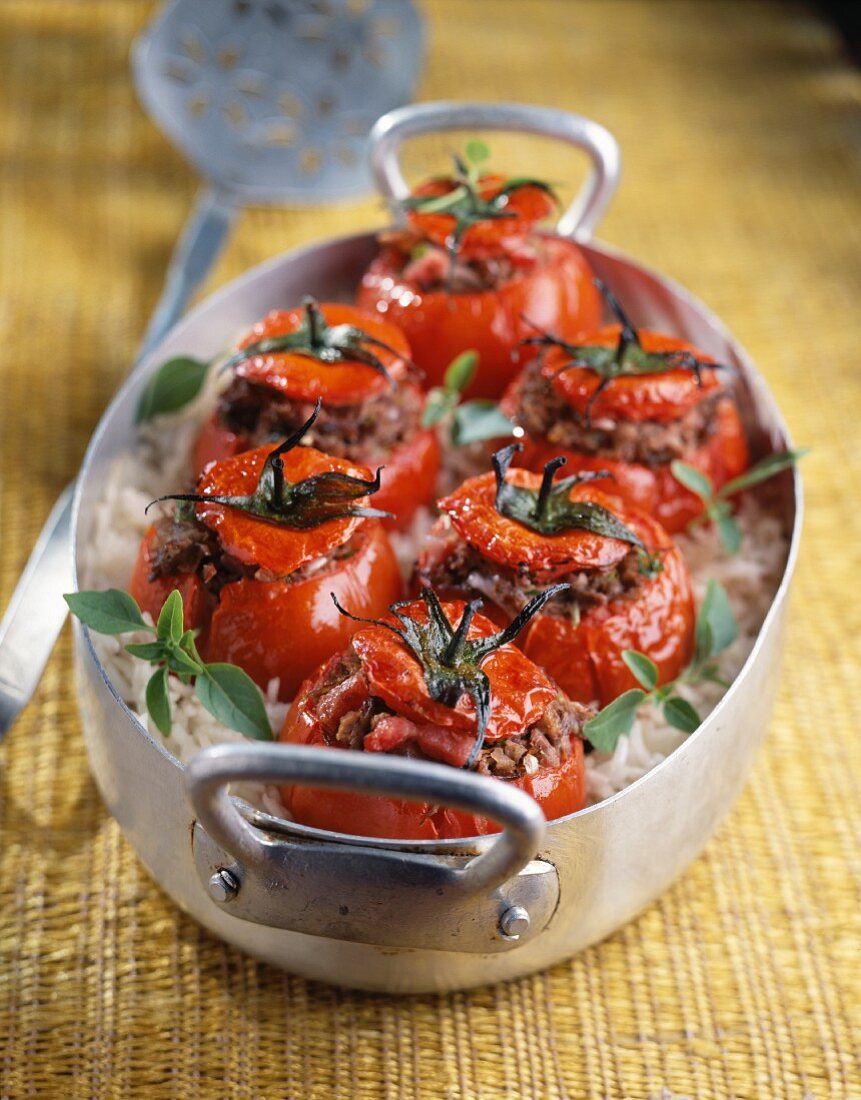 Gefüllte Tomaten nach traditioneller Art
