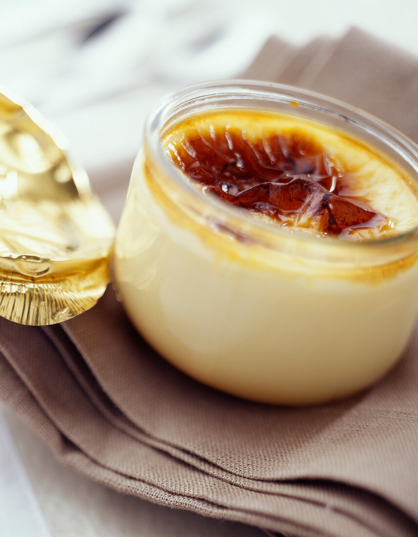 Creme Brulée in einem Glasschälchen