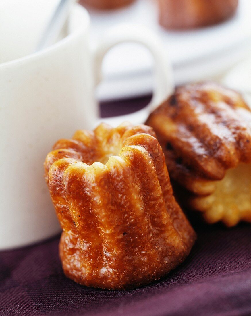 Cannelés (Traditionelle Küchlein aus Bordeaux, Frankreich)