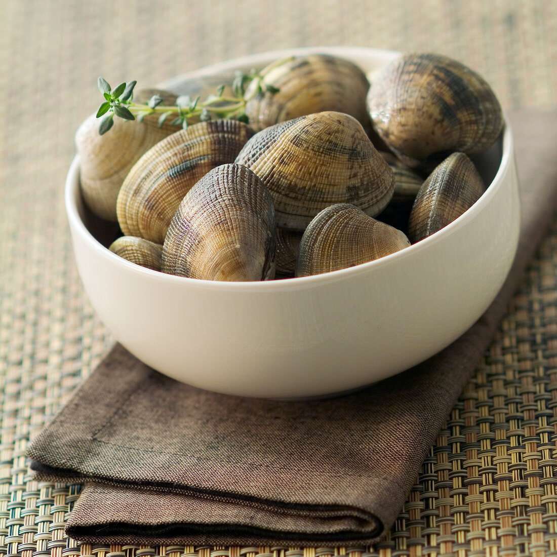 Schüssel mit Venusmuscheln