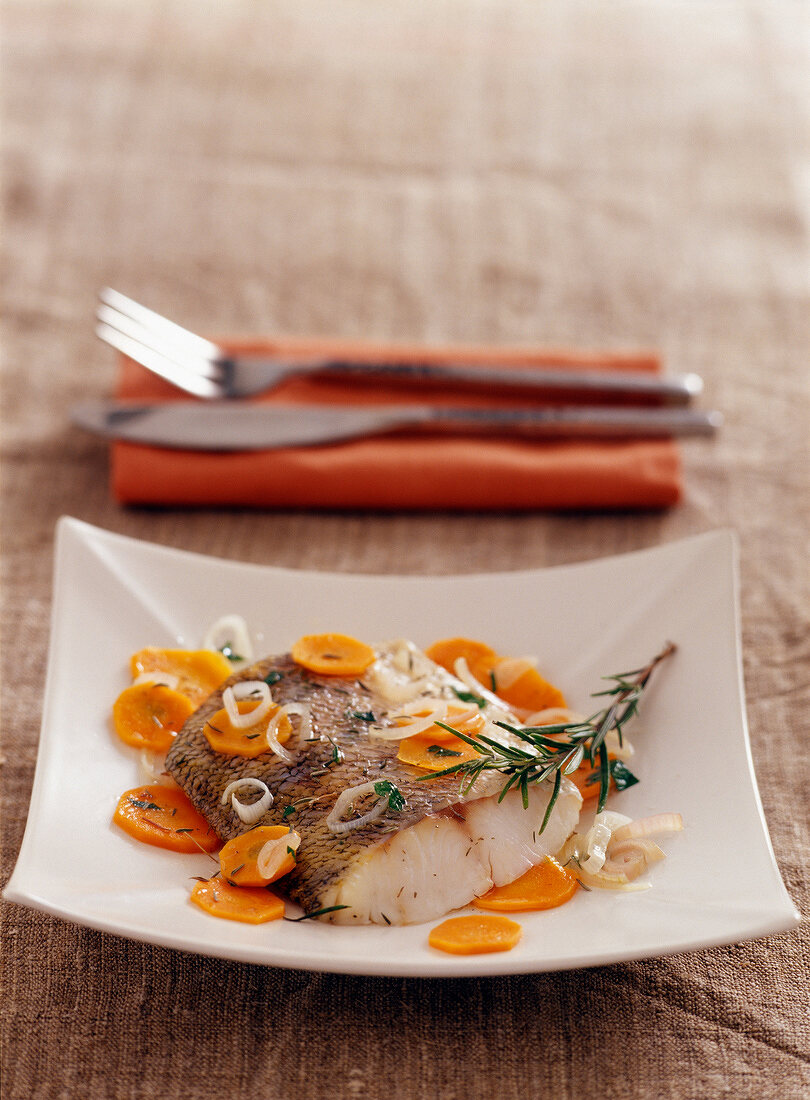 Pike-perch with herbs and carrots