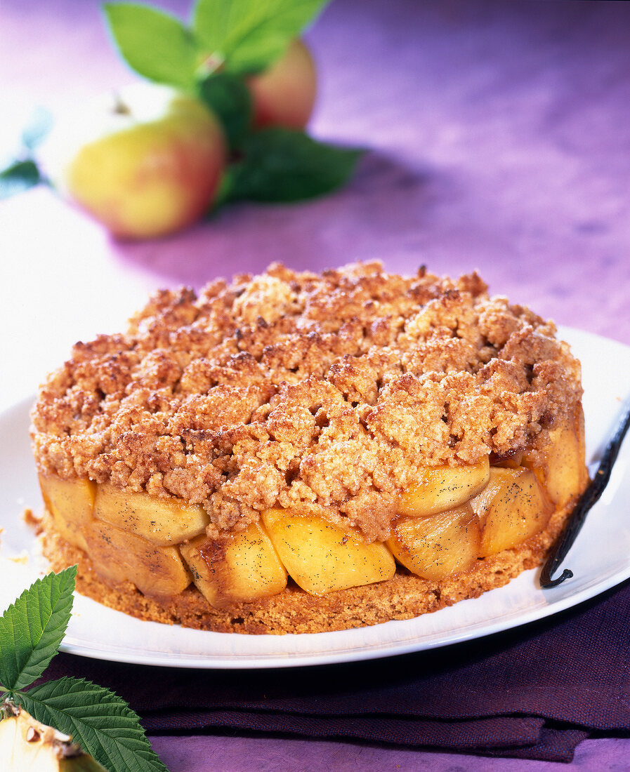 Apple and gingerbread crumble