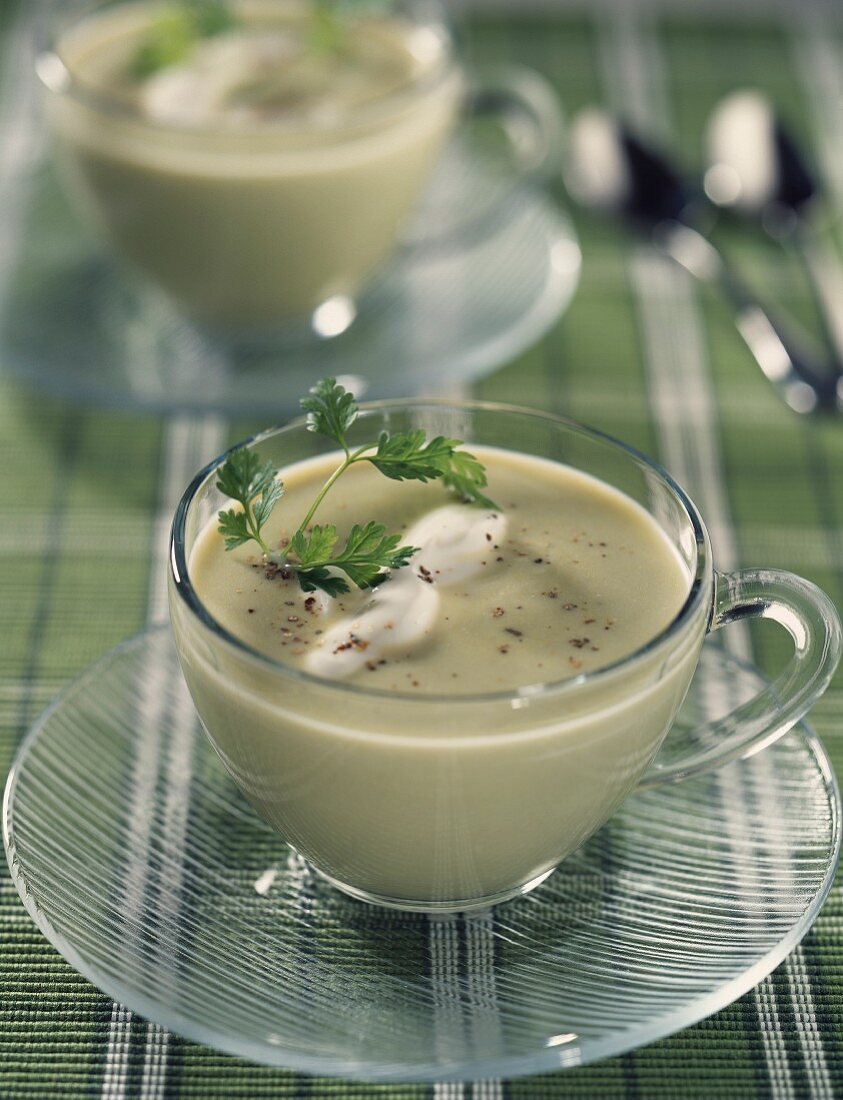 Spargelcremesuppe mit Kerbel