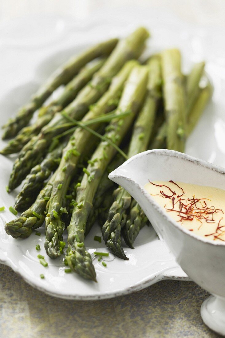 Asparagus and mousseline sauce