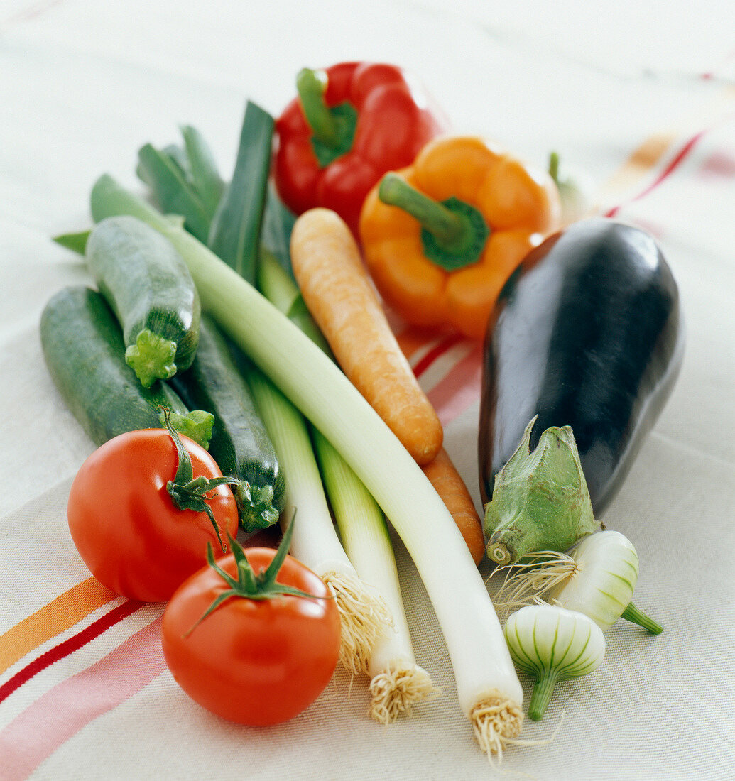 Verschiedenes Gemüse auf Küchentuch