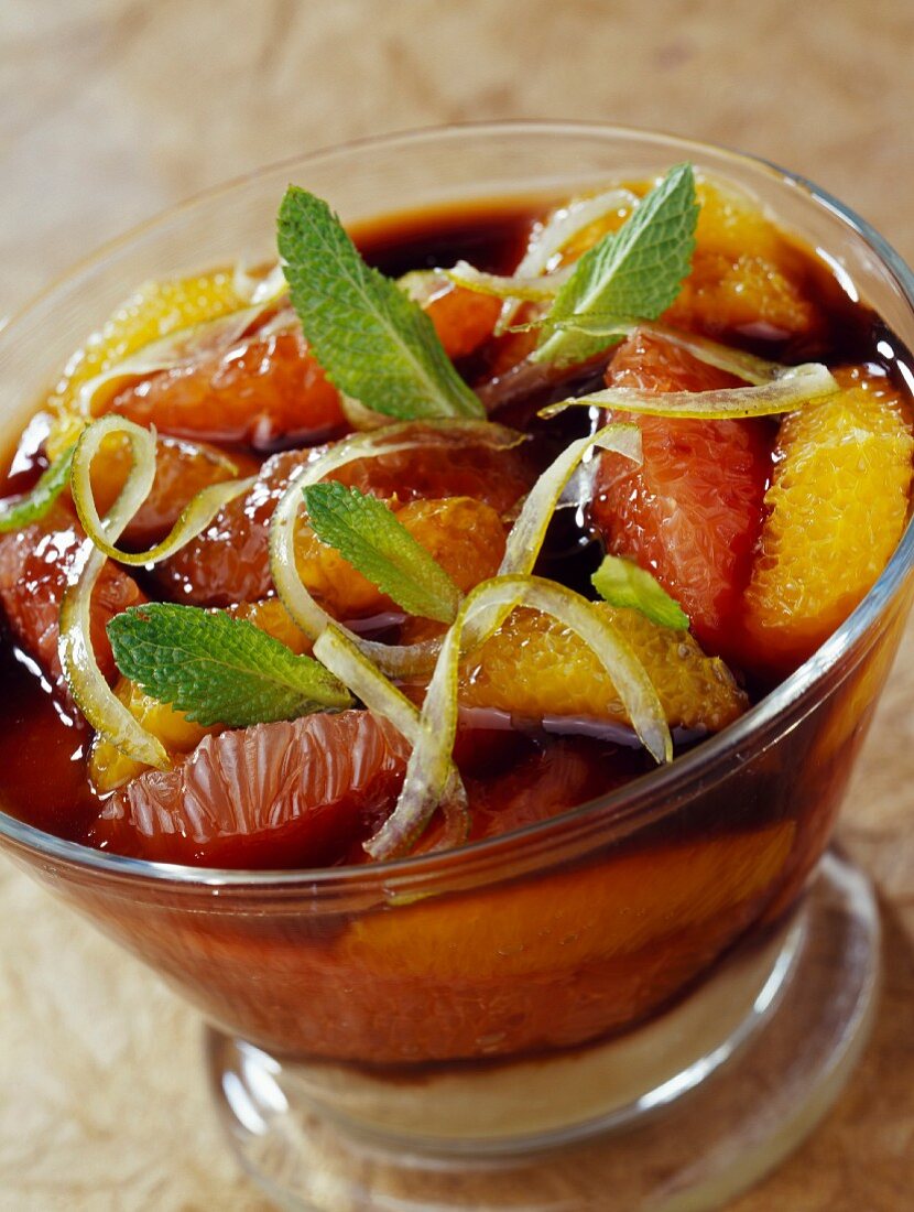 Agar-agar jelly with citrus fruit and apples