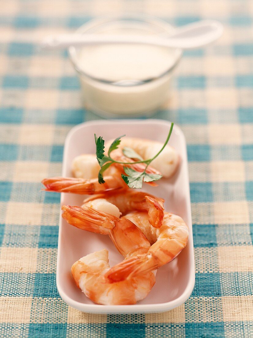 Shrimps with garlic cream