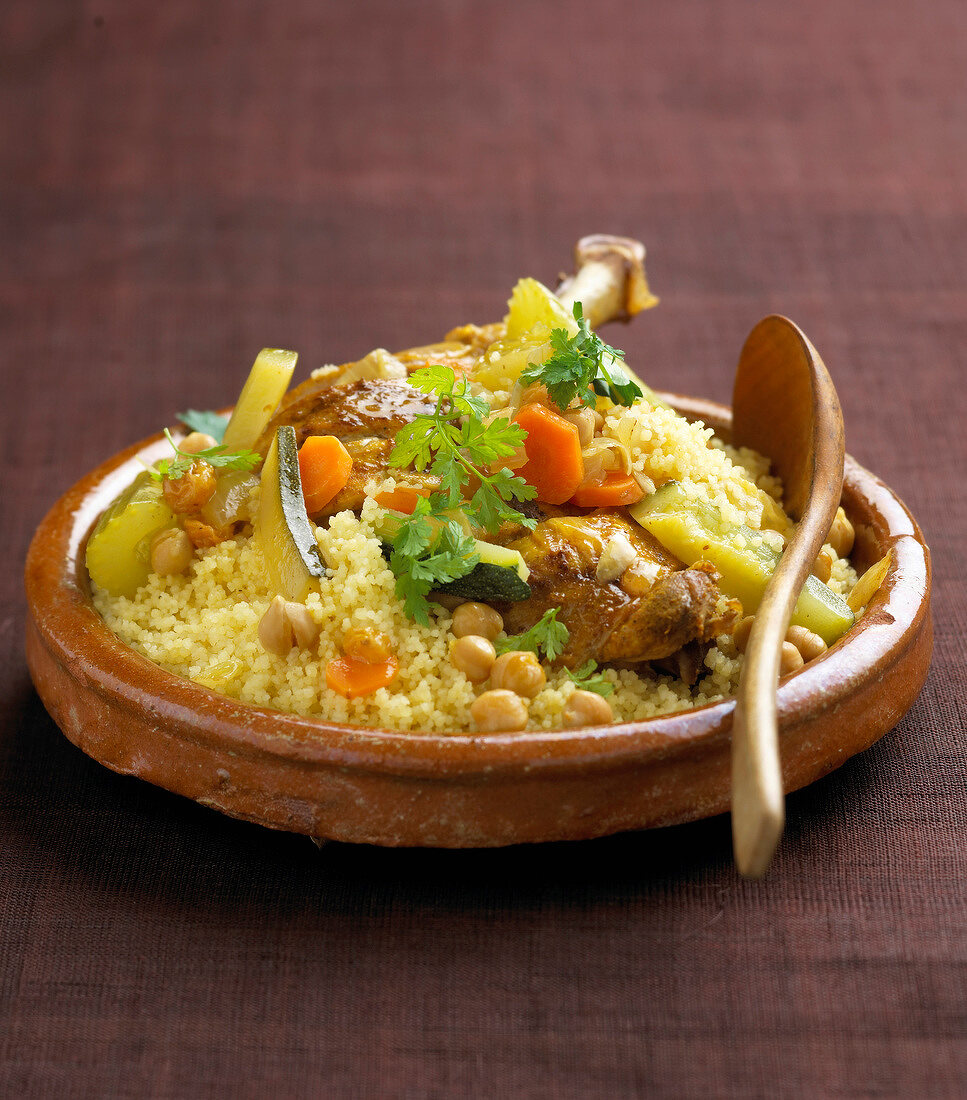 Hühnerkeule mit Kichererbsen und Couscous