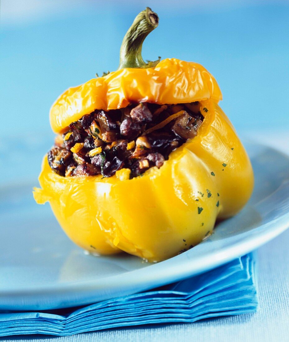 Pepper stuffed with spicy bull's meat
