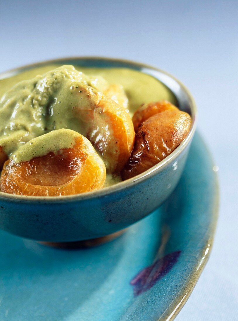 Apricots with matcha tea-flavored cream