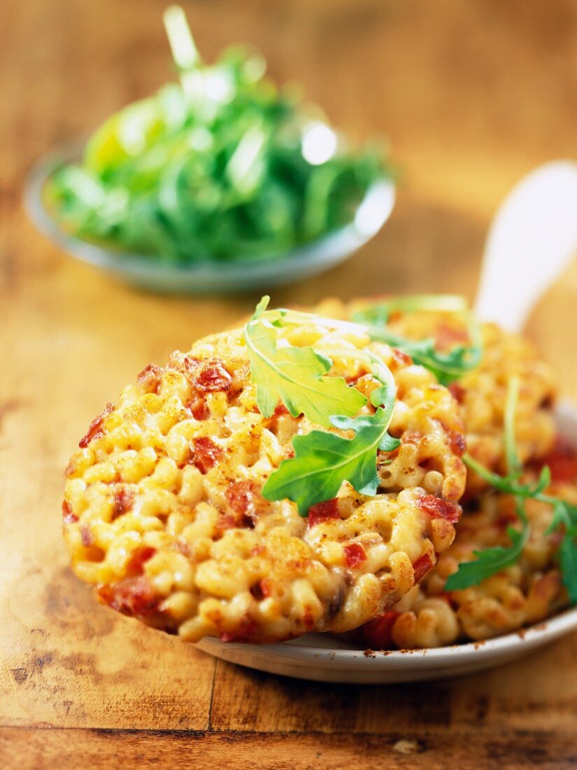 Pasta shell, bacon and pepper blinis