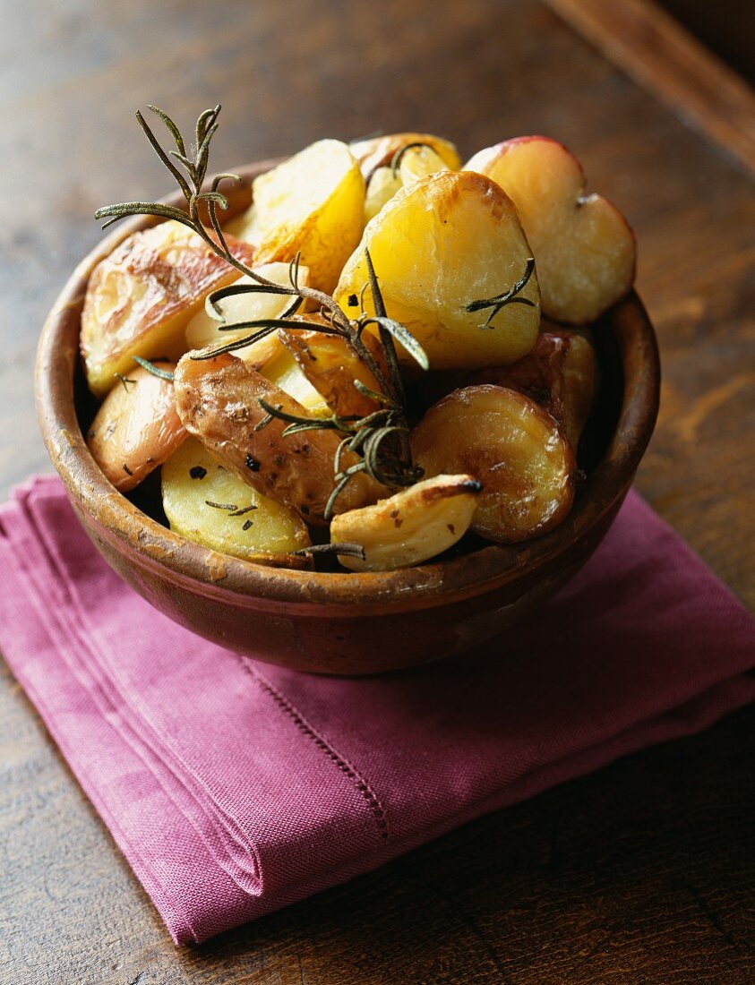 Pan-fried potatoes with rosemary