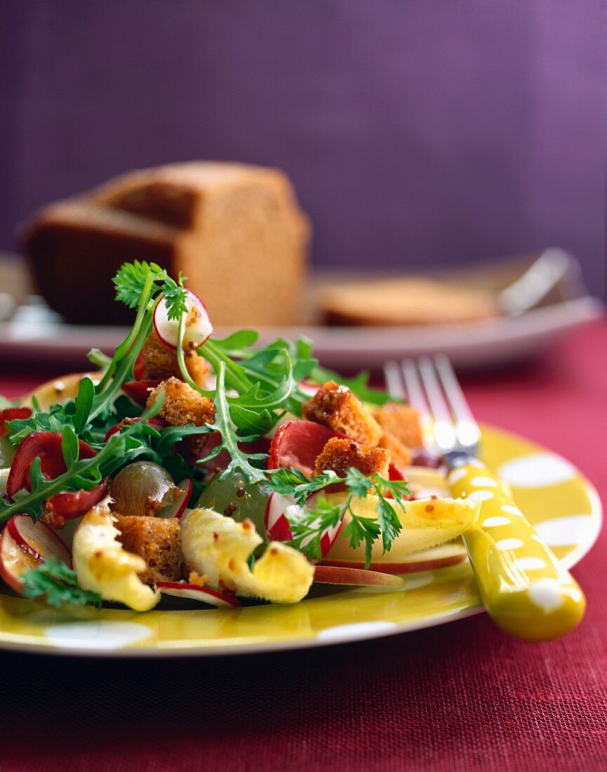 Gemischter Blattsalat mit Lebkuchen