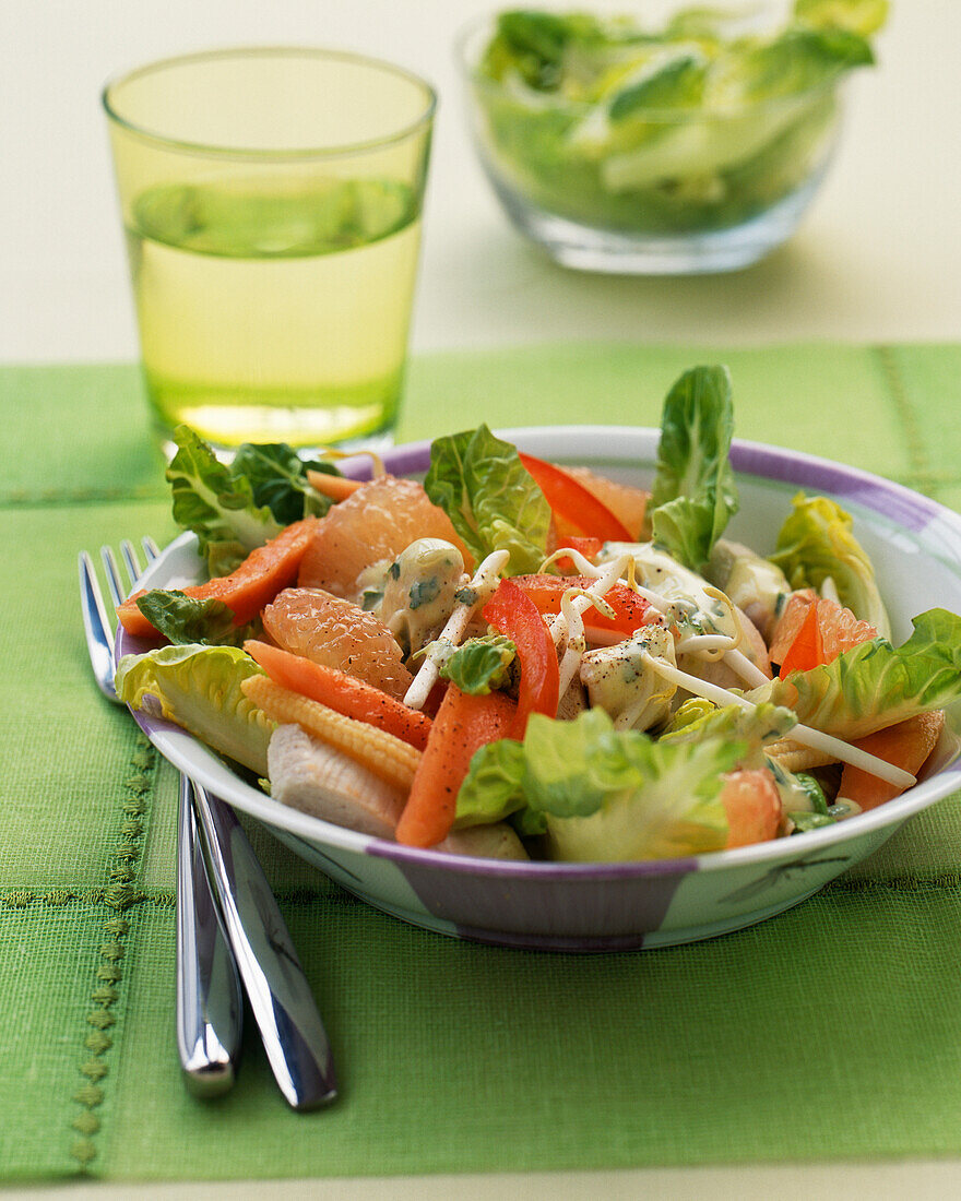 Cäsar Salat mit Grapefruit und Huhn