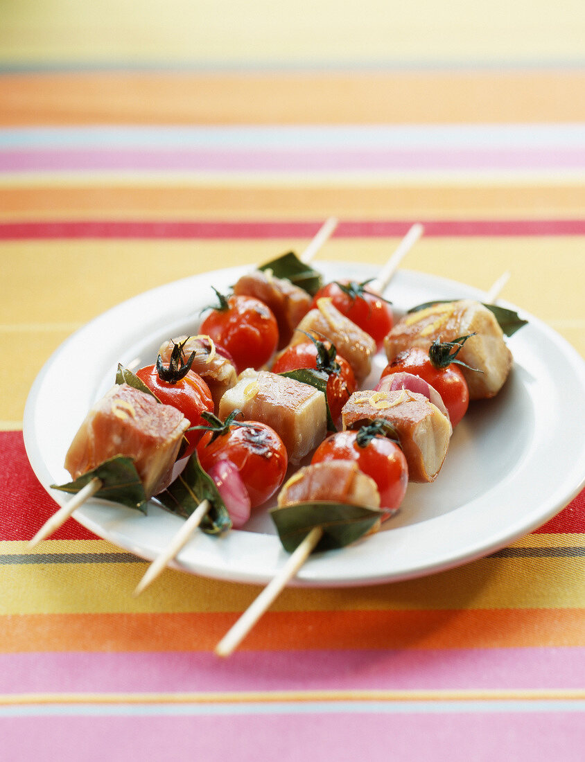 Pork and cherry tomato brochettes a la plancha