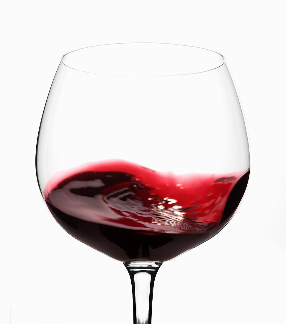 Geschwenktes Glas mit Rotwein