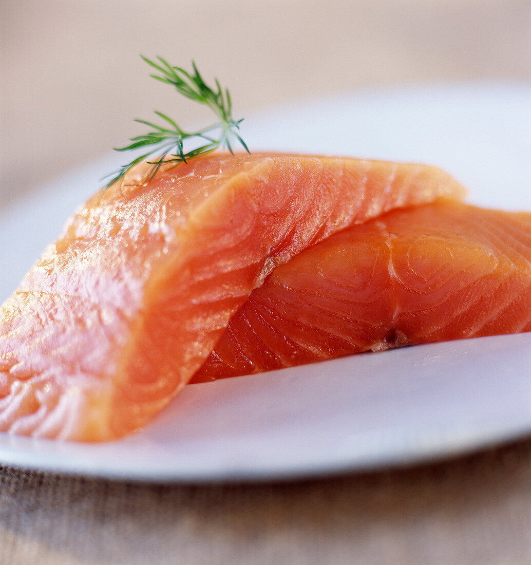 Thick pieces of smoked salmon