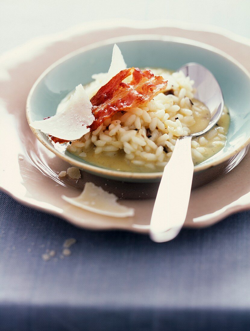 Cremiges Risotto mit Trüffel und knusprigem Bacon