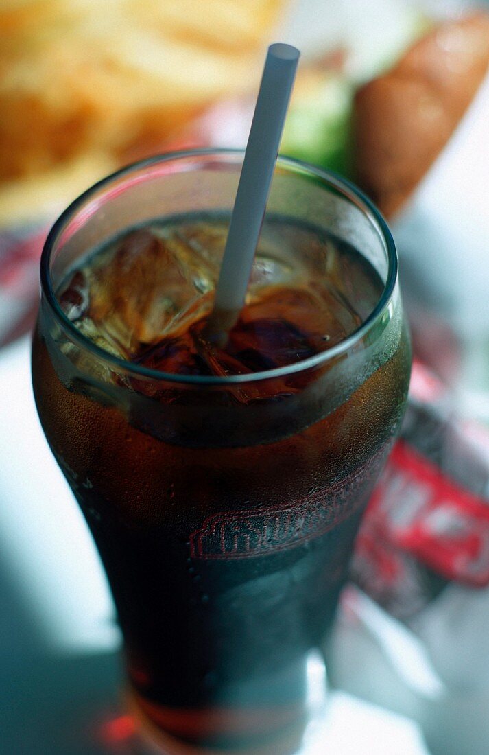 Cola mit Eis im Glas