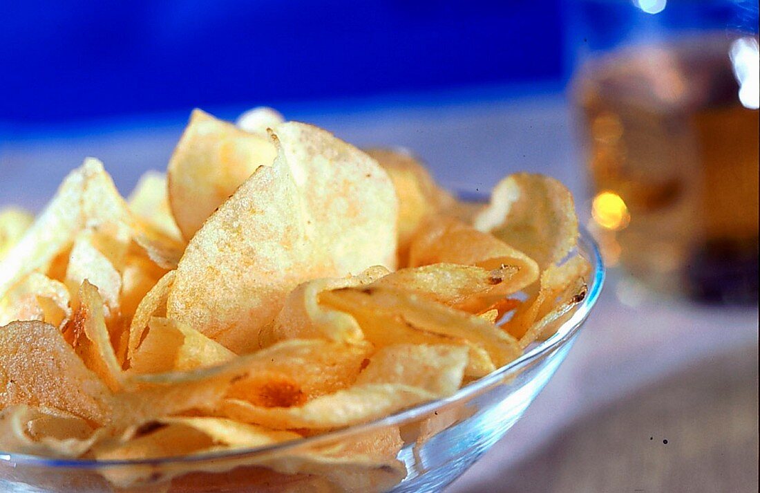 Potato crisps as a snack