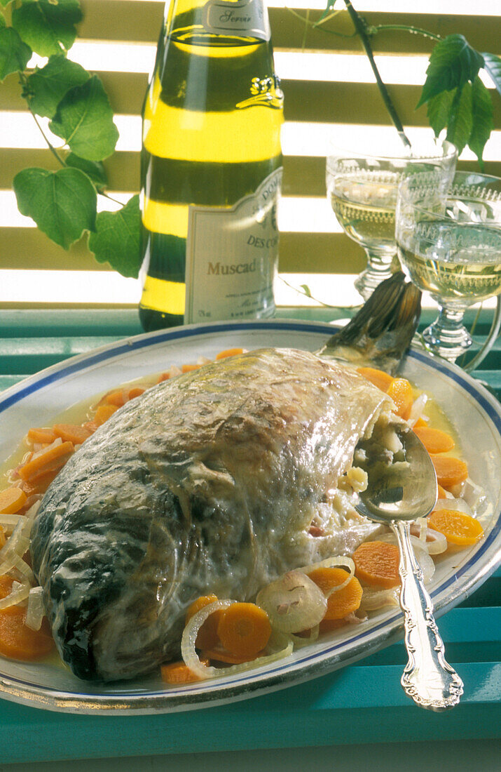 Carp stuffed with muscadet and its carrots
