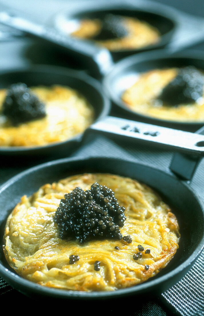 Kartoffel-Paillasson mit Kaviar