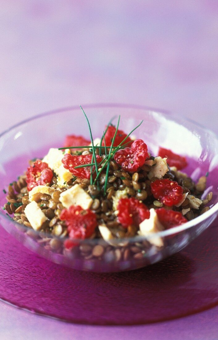 Lentil salad with tuna and raspberries