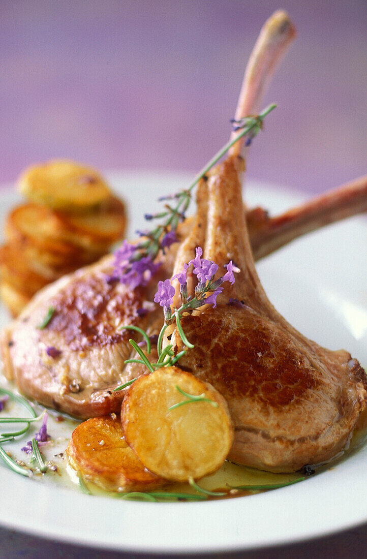 Lammkoteletts mit Lavendel