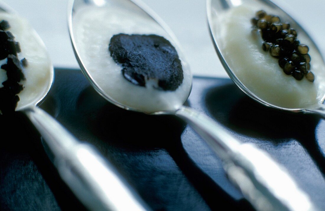 Cream, caviar and lumpfish roe on spoons