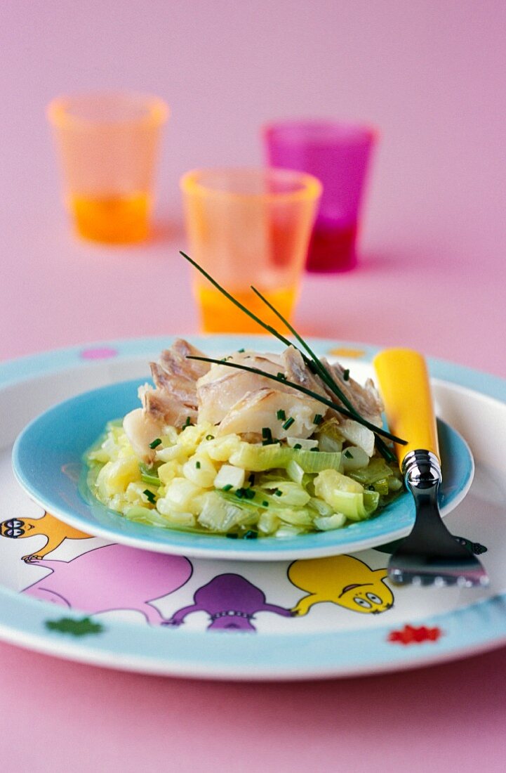 Doradenfilet mit Schnittlauch auf Lauch-Kartoffel-Gemüse