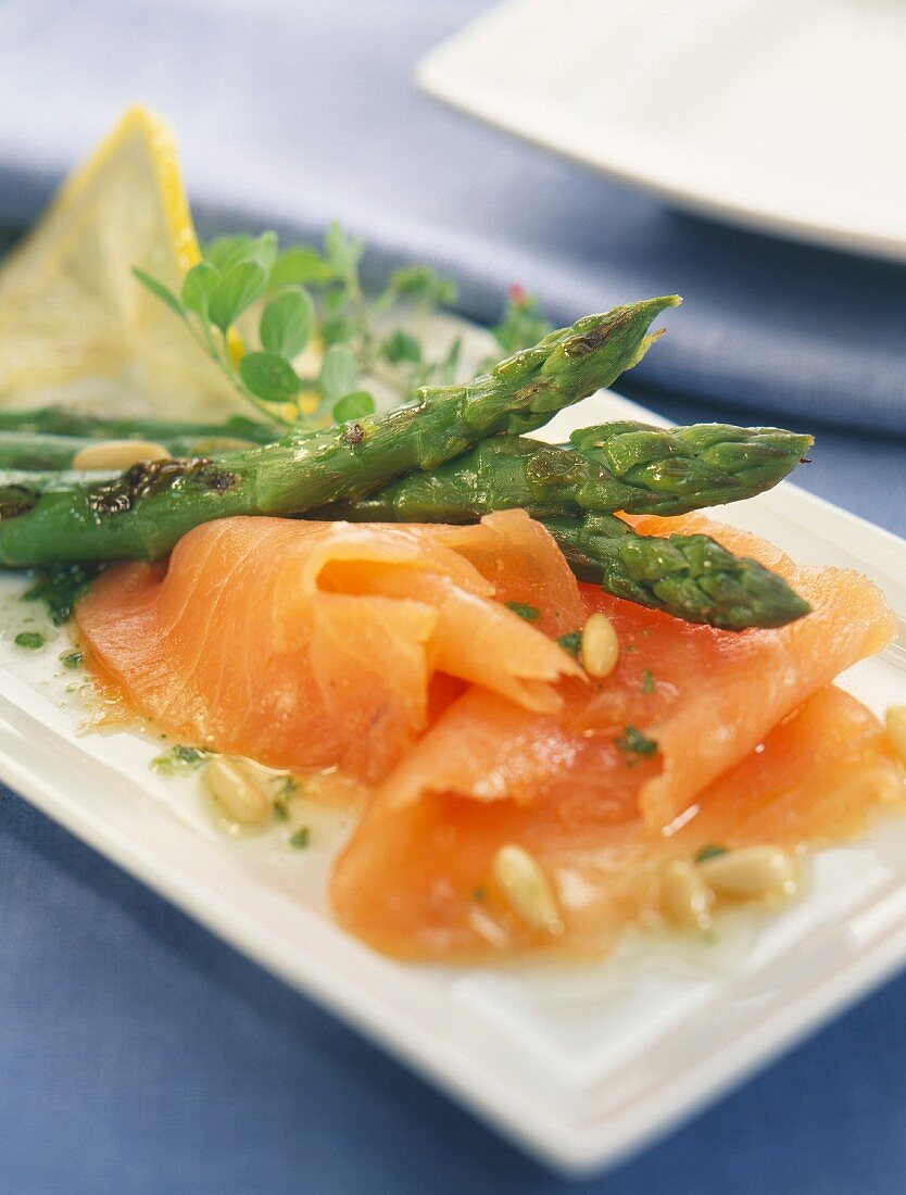 Smoked salmon with asparagus