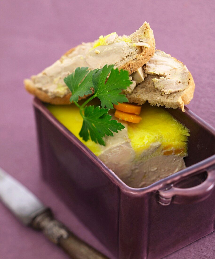 Terrine mit Foie Gras (Entenstopfleber) und Sauternes-Weißwein