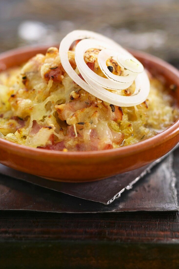 Onion and thyme gratin
