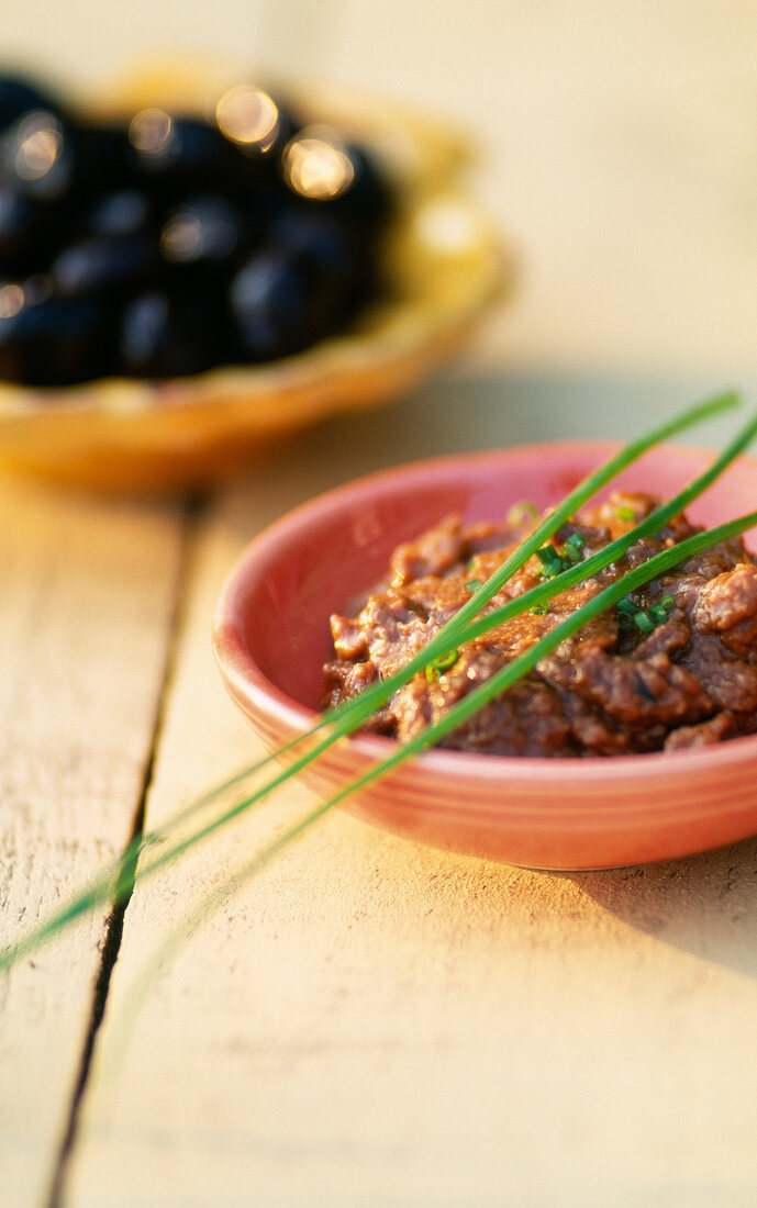 Tapenade mit Tomaten