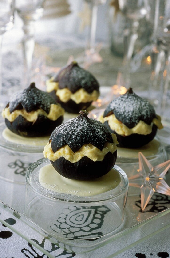 Figs with white mousse au chocolat
