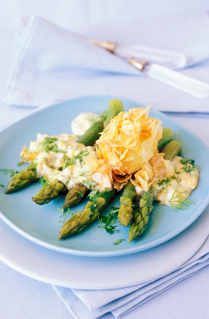 Green asparagus with egg in puff pastry