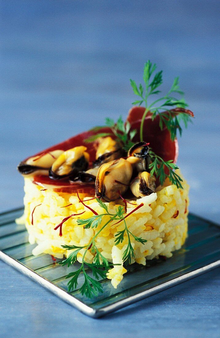 Rice timbale with mussels and saffron