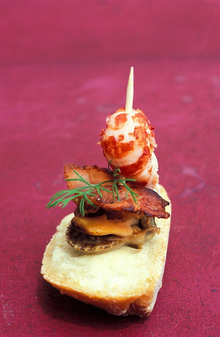 Scallop skewers with crispy bacon and crab tails
