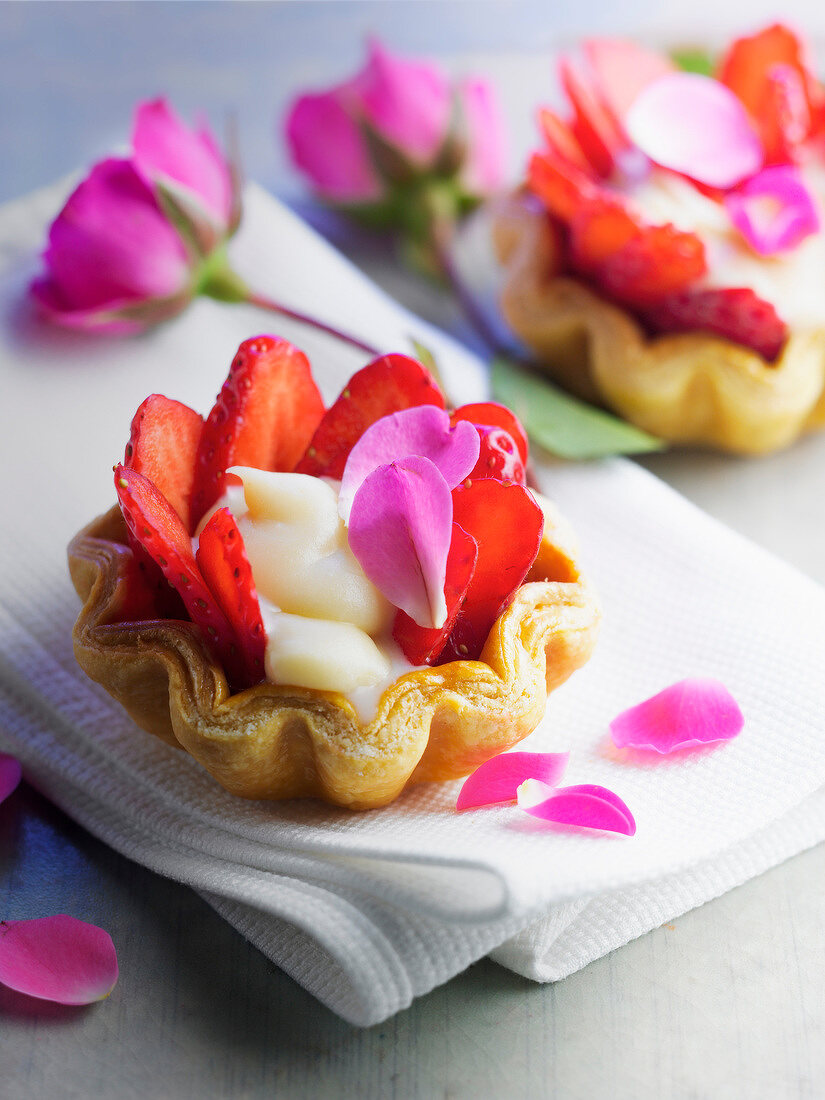 Puff-pastry strawberry tartlet,salty butter cream