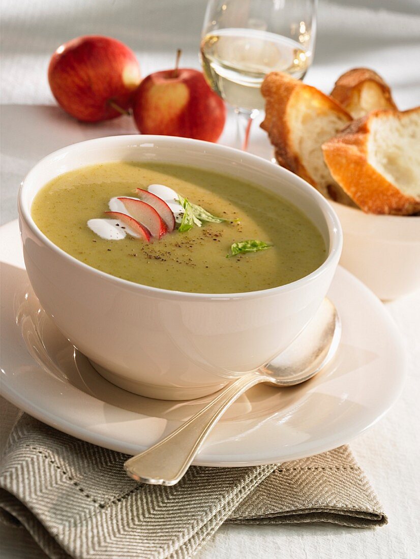 Leek soup with apples