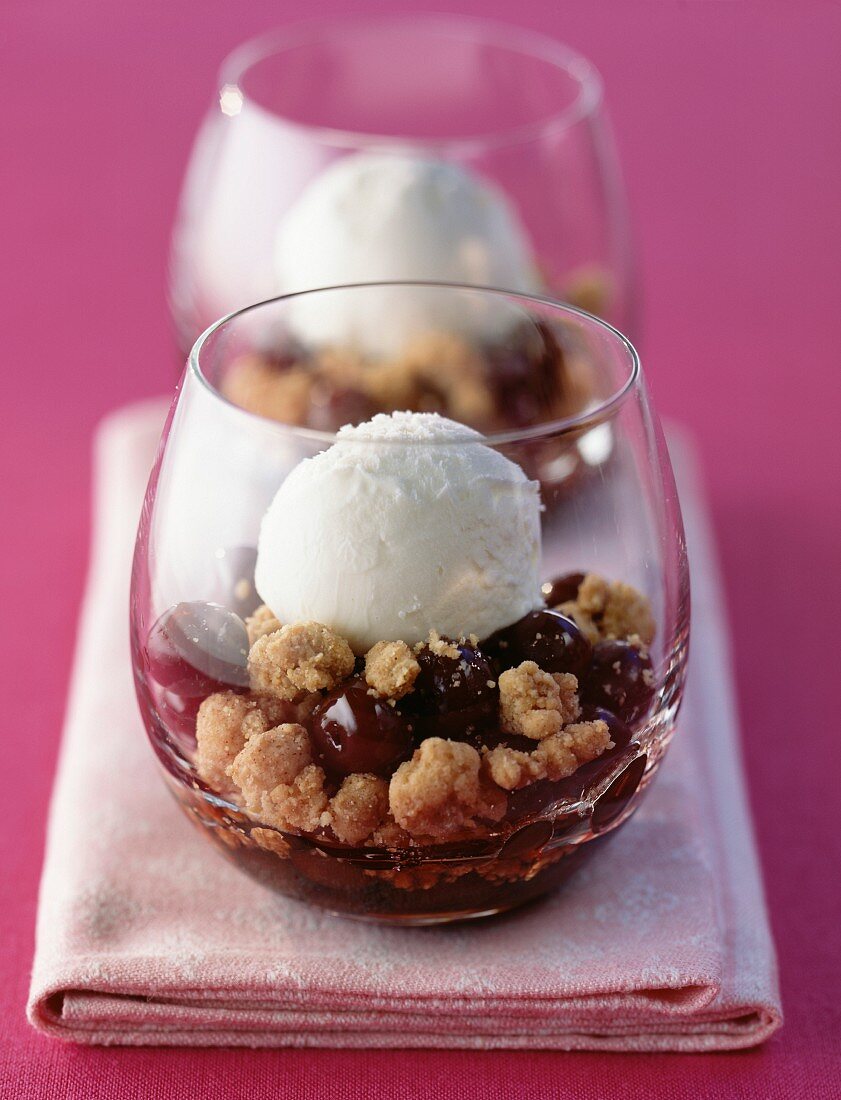 Sour griotte cherry crumble