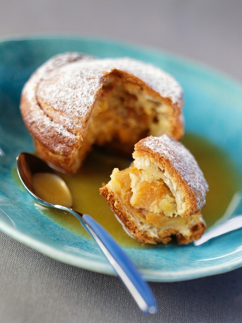Brioche filled with apricots and apricot puree