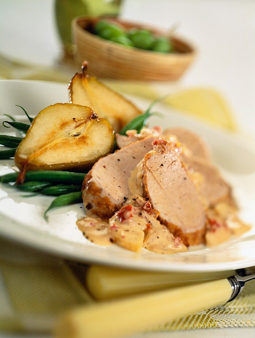 Schweinefilet mit gebratenen Birnen