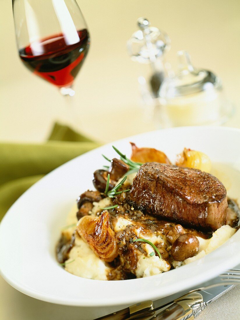 Rinderfilet mit Champignonsauce und Kartoffelpüree