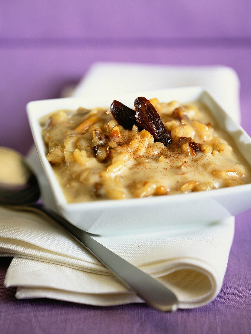 Rice pudding with cinnamon and dates