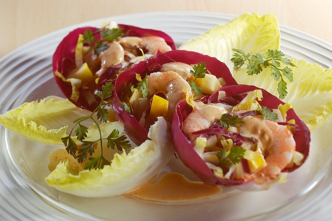 Lettuce leaves filled with prawns