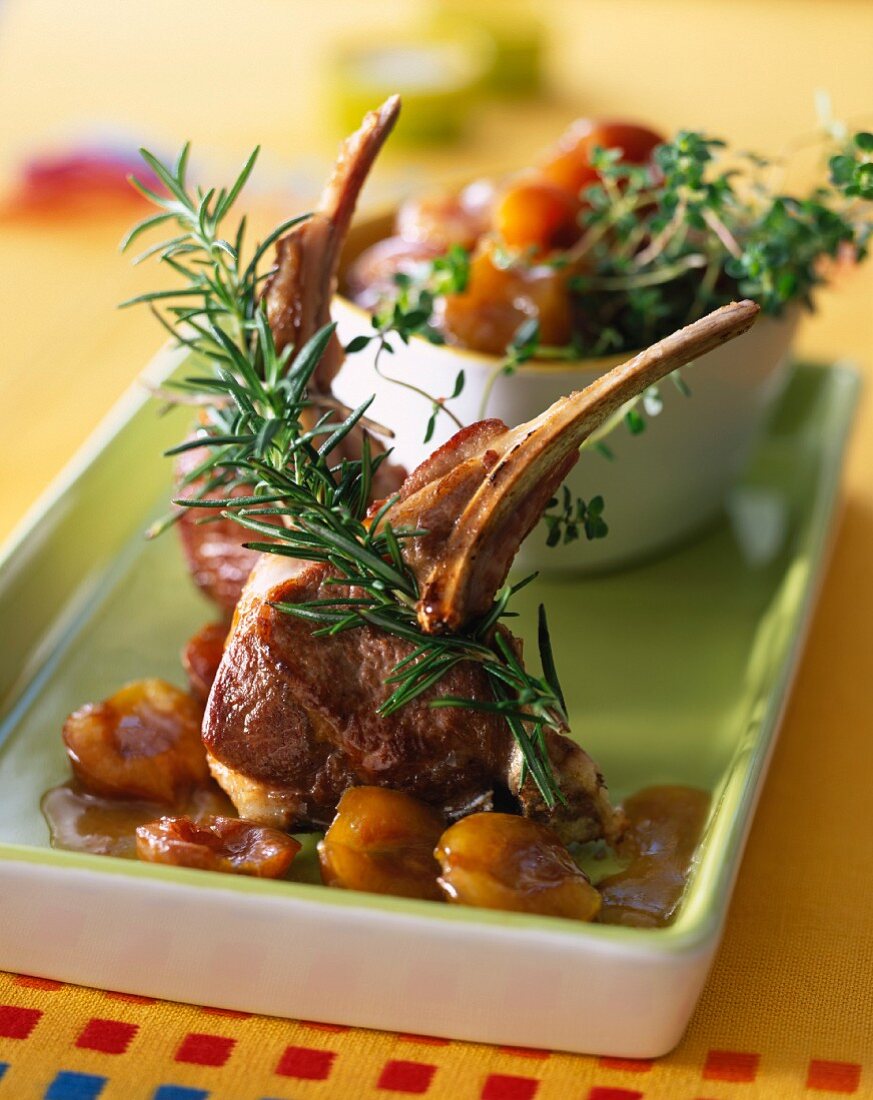 Lamb chops with yellow plums