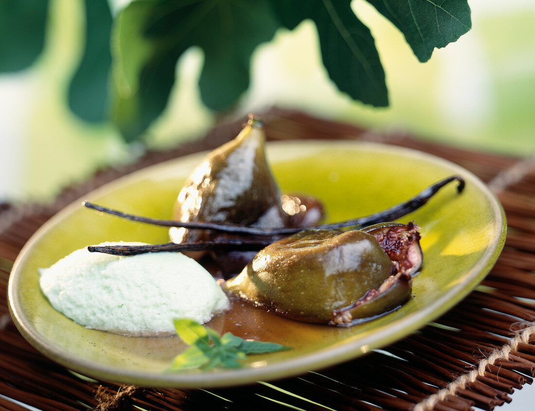 Figs roasted with vanilla and mint ice cream